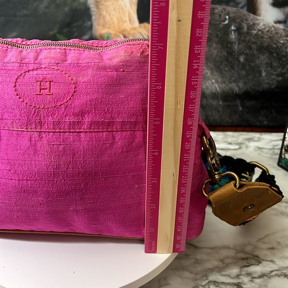 Hermès Vintage PINK Silk Clutch Crossbody Bag. RUBBING ON SILK ALONG THE ZIPPER - Picture 15 of 16